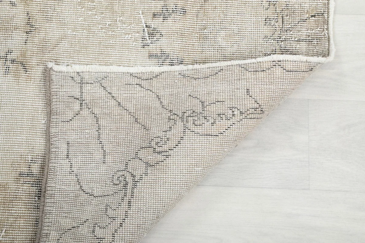 Close-up of the rug's reverse side, showcasing the hand-knotted cotton foundation