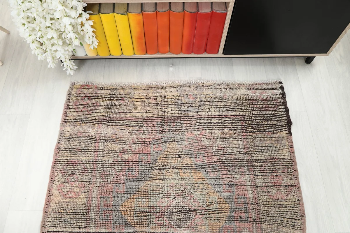Top-down view of the rug's end, showcasing the flat-woven section and fringe