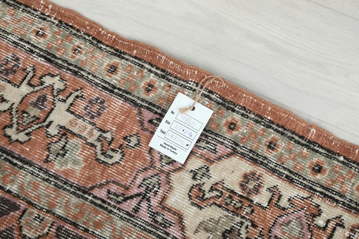 Close-up of the rug's border with a product tag attached