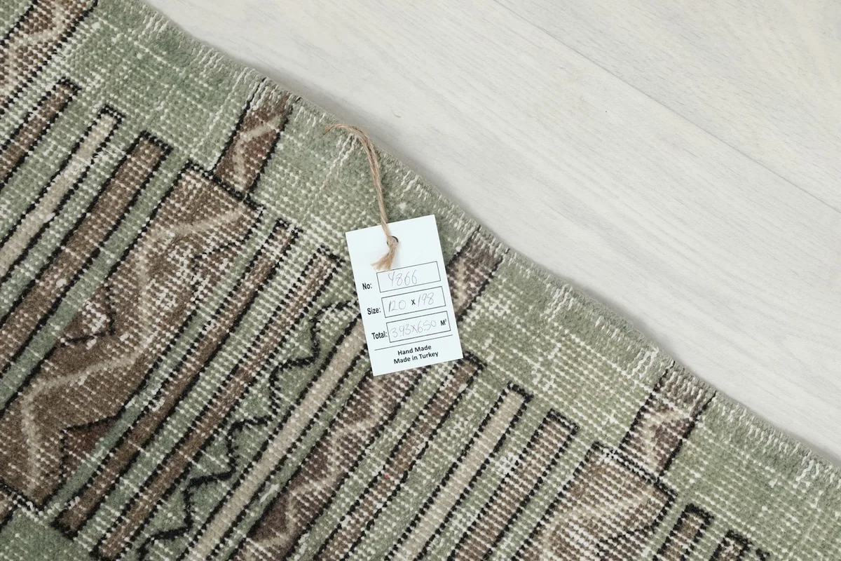 Tag attached to the rug indicating its origin and material