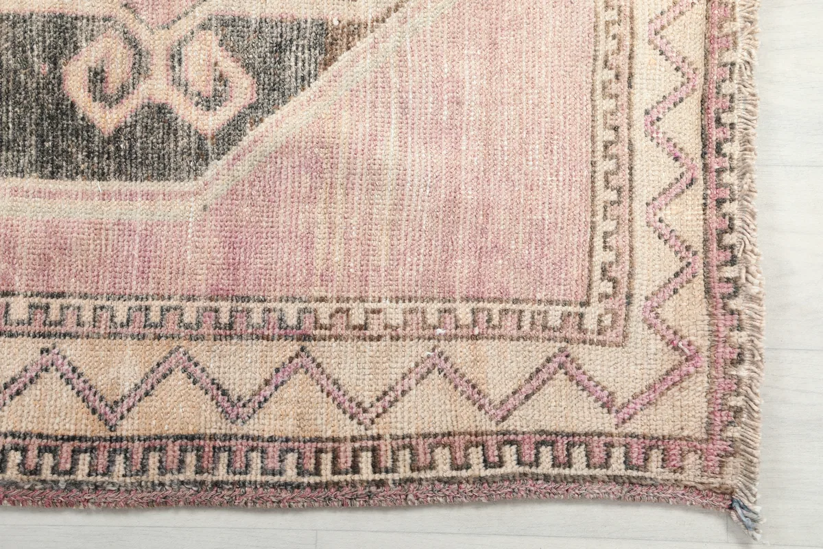Detail of the border and corner of the Faded Rose Diamond Tribal Runner