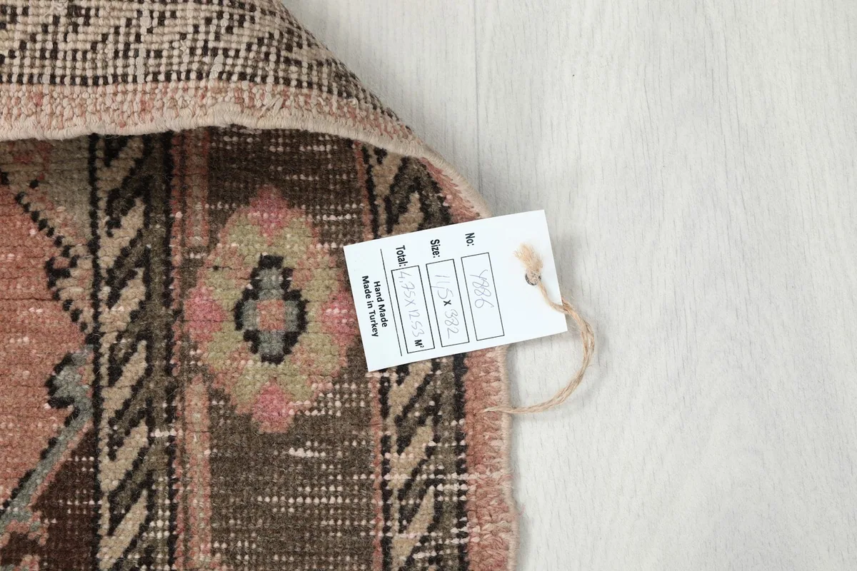 Tag showing the rug's dimensions and origin, attached to the corner