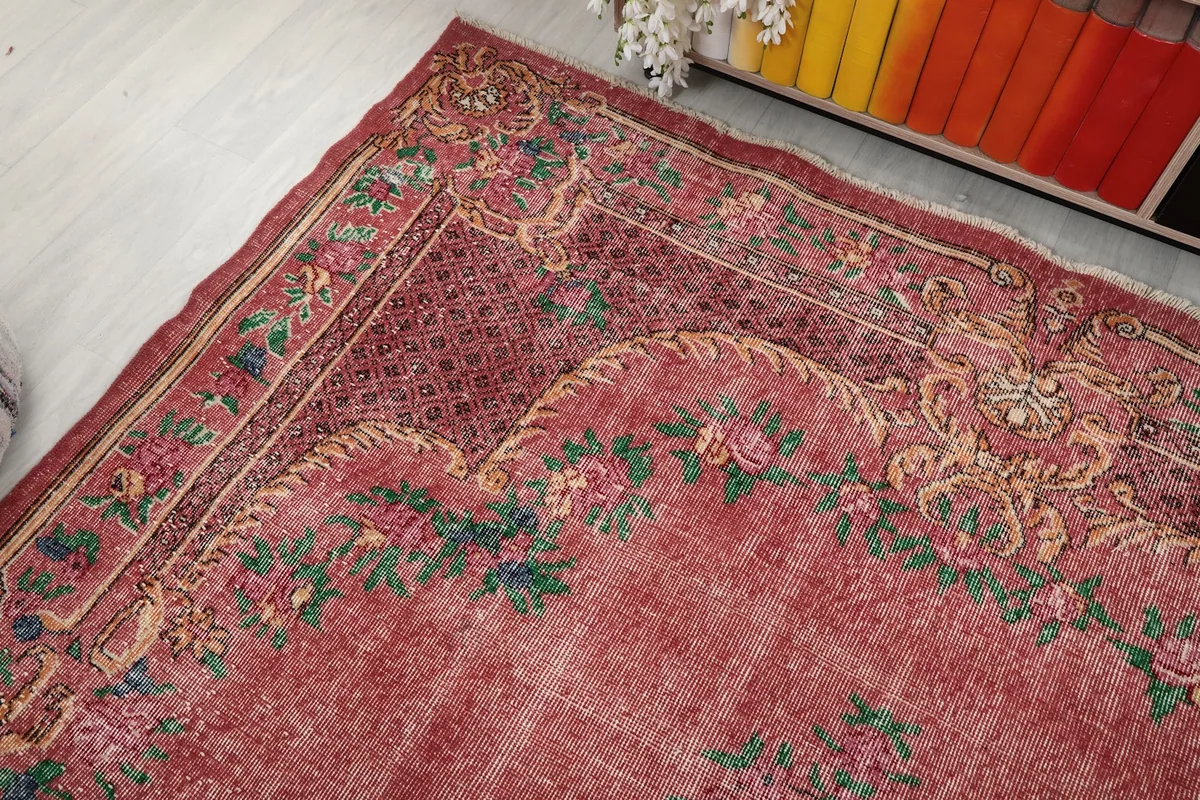 Detail view of the rug's upper left corner, showcasing the border design