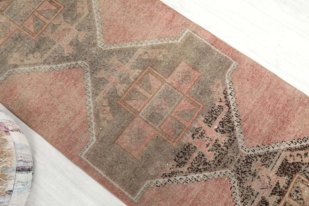 Overhead shot highlighting the central gray medallions and rose field of the runner