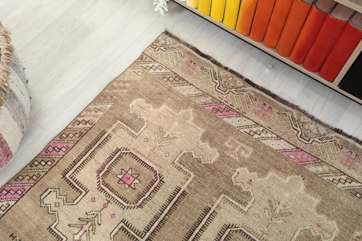 Overhead angled view of the runner's pattern, including the border and part of the room's elements.